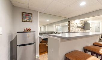 14 Wenscott Ln, North Providence, RI 02904