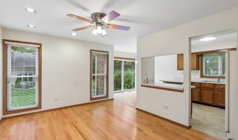 2109 N Charter Point Dr, Arlington Heights, IL 60004