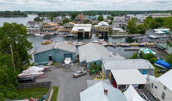 16 Bethune St, Alexandria Bay, NY 13607