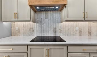 422 NE Lakota Dr, Adrian, MO 64720