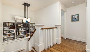 56 Summerfield Ln, Middletown, RI 02842
