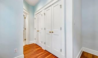 526 N IVY St, Arlington, VA 22201