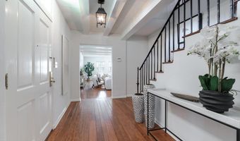 2051 Mendocino Ln, Altadena, CA 91001