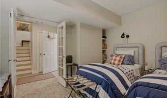 11 King Philip Ave, Bristol, RI 02809
