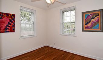 2829 S ABINGDON St B, Arlington, VA 22206