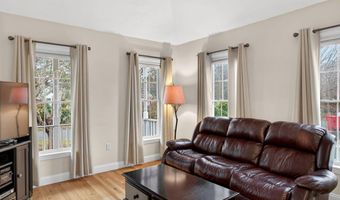5 Blue Meadow Ct 5, Bourne, MA 02532