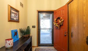 8 FIESTA Ct E, Appleton, WI 54911