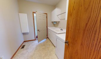 1802 Crystal Dr, Albert Lea, MN 56007