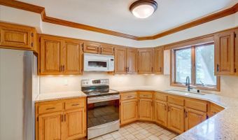 21 E Newhaven Cir, Madison, WI 53717