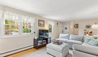7 Maria St, Lincoln, RI 02865