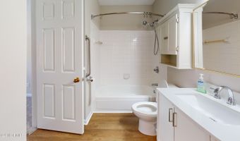 727 Chancery Ln, Aberdeen, NC 28315