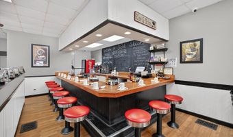 208 S Main St, Algonquin, IL 60102