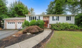 18 Magnolia Ln, Coventry, RI 02816