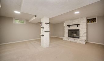 270 E Skyline Dr, Ballwin, MO 63011