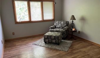 15733 Pine Cir, Basehor, KS 66007