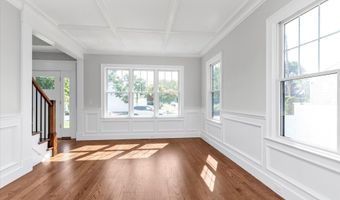 109 Greenway, Albertson, NY 11507