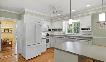16 Brown Ave, Barrington, RI 02806