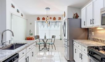 6630 CAMBRIDGE PARK Dr, Apollo Beach, FL 33572