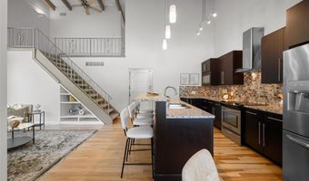 909 Parma Dr, Ballwin, MO 63021