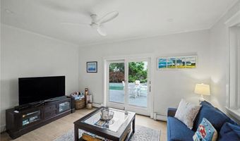 20 Roxbury Rd, Narragansett, RI 02882
