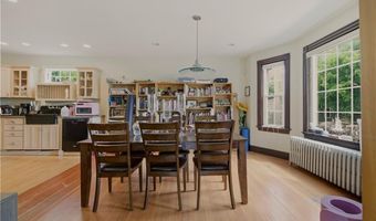 82 Van Zandt Ave, Newport, RI 02840