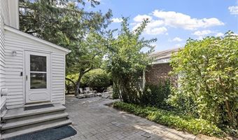 90 Hilltop Rd, East Providence, RI 02914