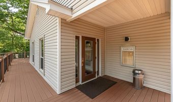 817 Woodside Trails Dr, Ballwin, MO 63021
