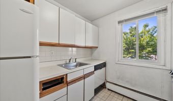 200 Merrick Rd Q, Amityville, NY 11701
