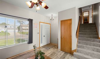 1215 7th Ave SE, Altoona, IA 50009