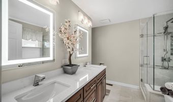 6 Yorkshire Ct, Algonquin, IL 60102