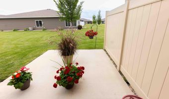 1716 Miller Ln, Aberdeen, SD 57401