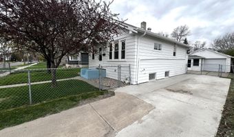 1204 S 2nd St, Aberdeen, SD 57401
