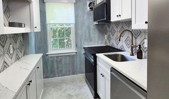 13 AUBURN Ct B, Alexandria, VA 22305