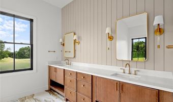 2 Stone Bridge Dr, Middletown, RI 02842