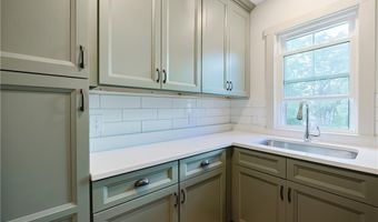 65 Burton St 3, Bristol, RI 02809