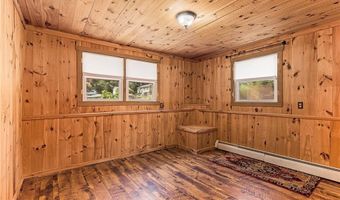 42 Seminole Trl, Cranston, RI 02921