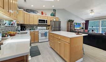 632 MEADOW Ln, Brookings, OR 97415