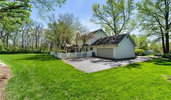 14 Cambridge Circle Ct, Ballwin, MO 63011