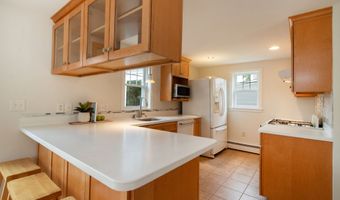 42 Waverly Rd, Branford, CT 06405