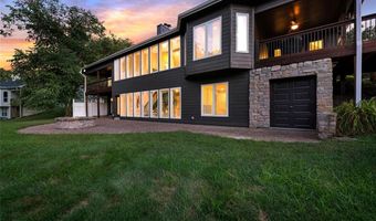 924 Forest Lake Ct, Ballwin, MO 63021