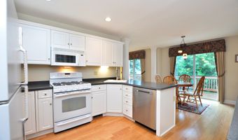 8 Centerbrook Ct 8, Avon, CT 06001
