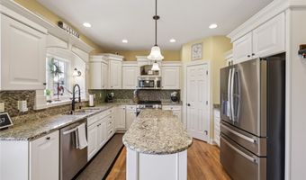 211 SW Stonegate Dr, Ankeny, IA 50023