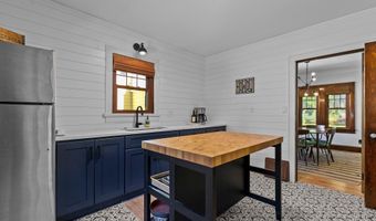 1613 N DIVISION St, Appleton, WI 54911