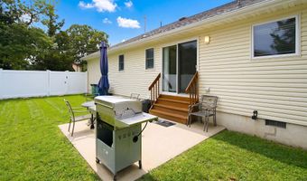 92 Birch St, Beachwood, NJ 08722