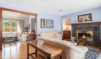10 Oak Hill Dr, Lincoln, RI 02865