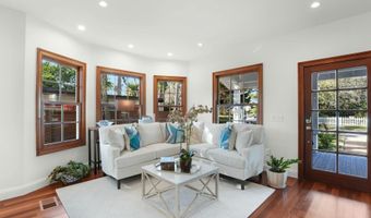 322 6TH St, Atlantic Beach, FL 32233