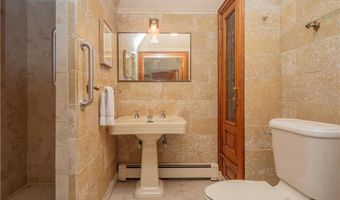 57 Ledge Rd 2, Newport, RI 02840