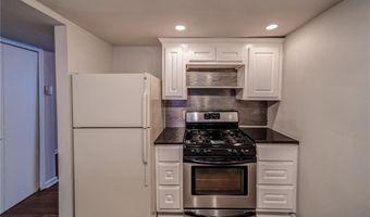 37 Country Place Ct, Alpharetta, GA 30005