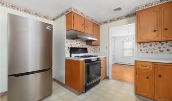 118 Wolcott Ave, Middletown, RI 02842