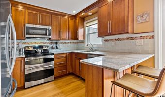 413 North Ln, Bristol, RI 02809